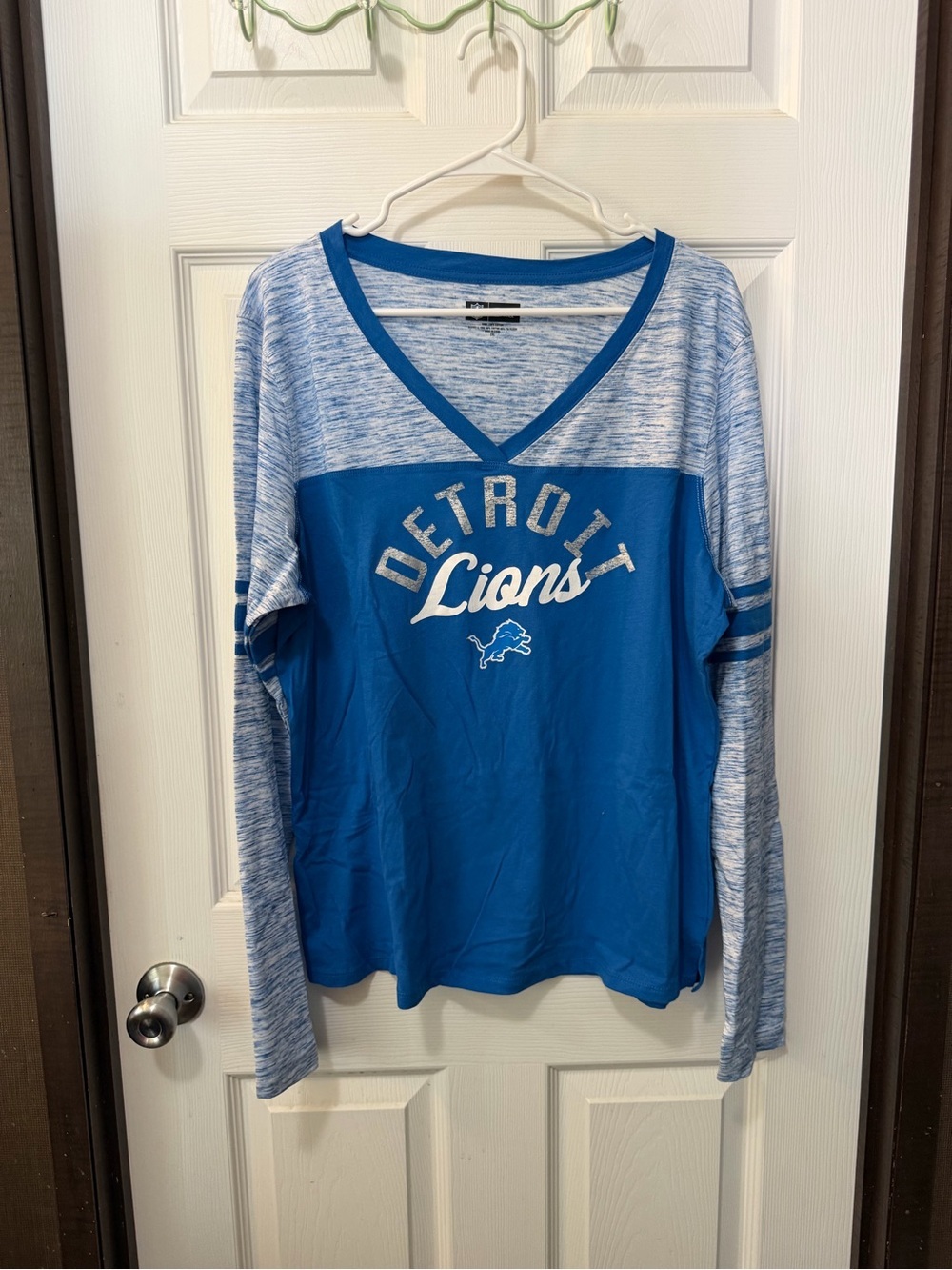 NWOT NFL Women's Royal Blue V-Neck Detroit Lions Long Sleeve Top Plus Size 2XL